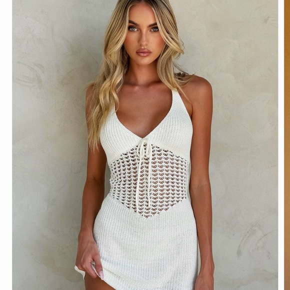 Dresses & Skirts - Elegant White Crochet Mini Dress